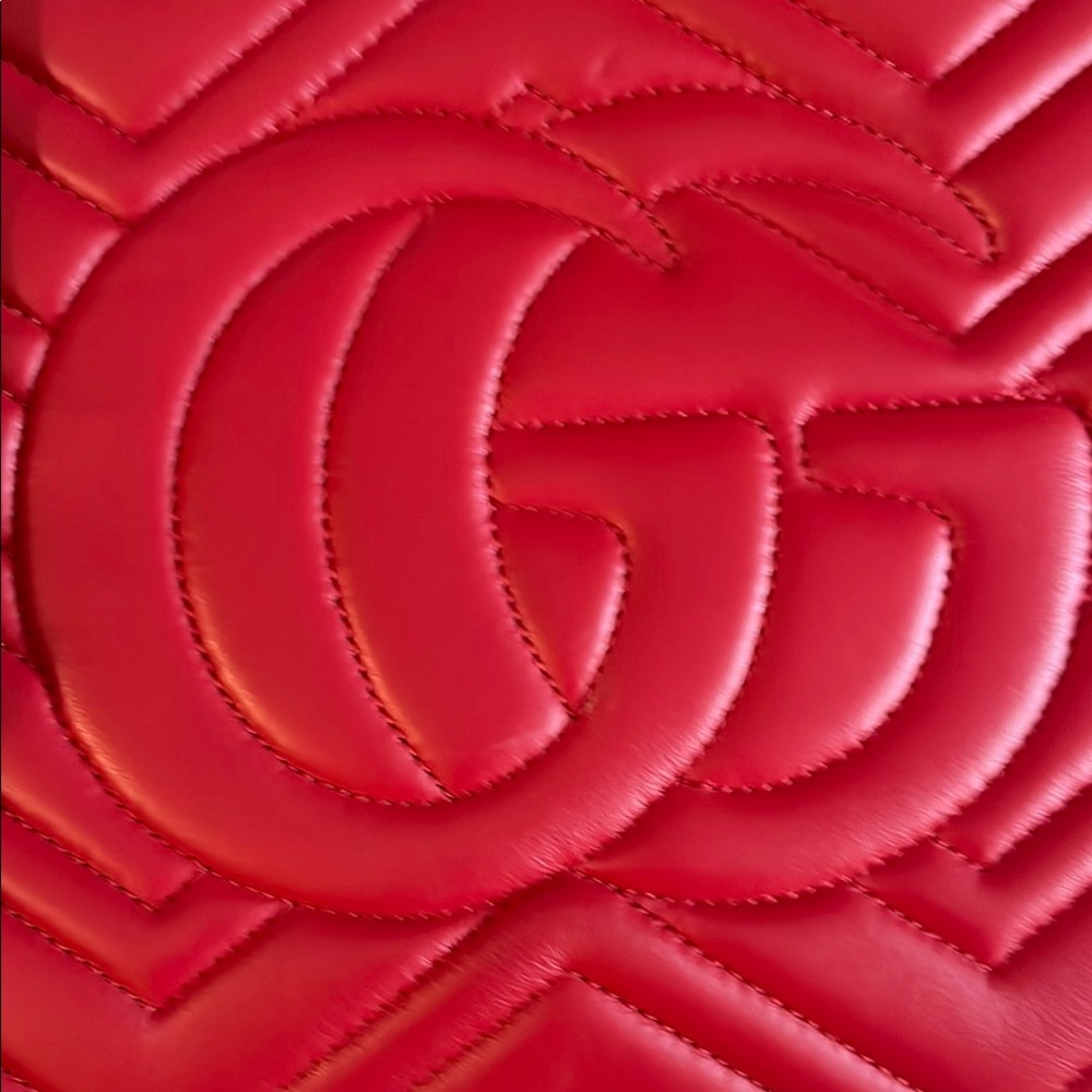 Gucci Red Shoulder Bag with Gold Hardware - Picture 9 of 16